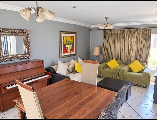 3 BEDROOM HOUSE FOR SALE IN THATCHFIELD